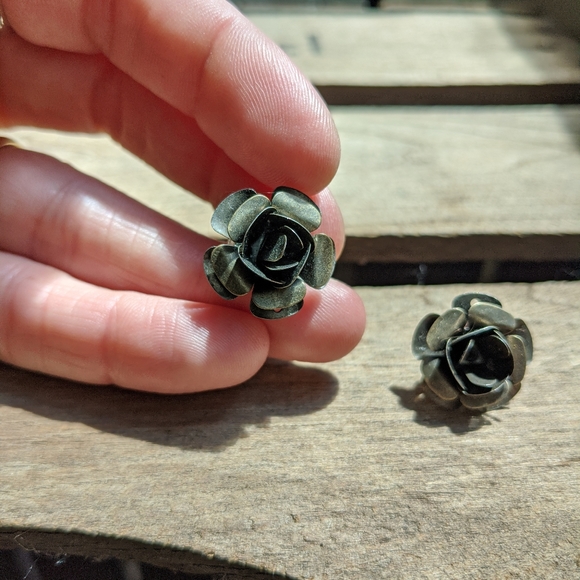 Forever 21 Jewelry - 🍓3 for $10 flower earrings